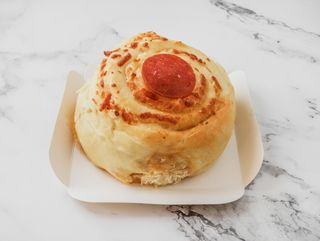Roll De Pepperoni & Queso