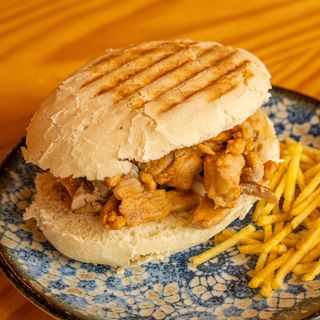 Mollete de Pollo al Ajillo