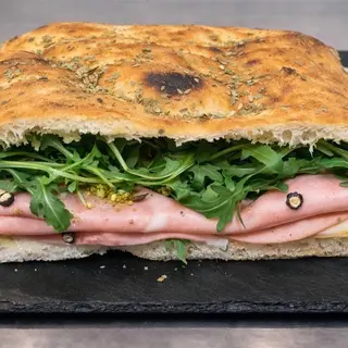 Mega focaccia de york y queso
