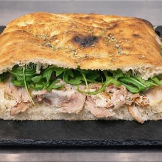 Mega focaccia porchetta