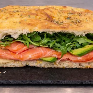 Mega focaccia con salmón