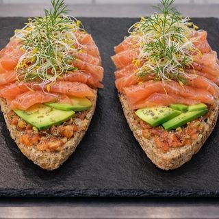 Tostadas de salmón especial