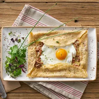 Crepe Con Bacon Y Huevo
