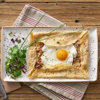 Crepe Con Bacon Y Huevo