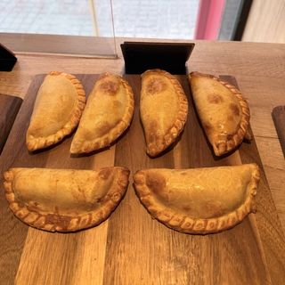 6 empanadas