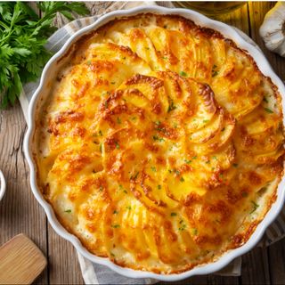 PLATO GRATINADO CON BEBIDA