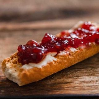 Tostada con mantequilla y mermelada