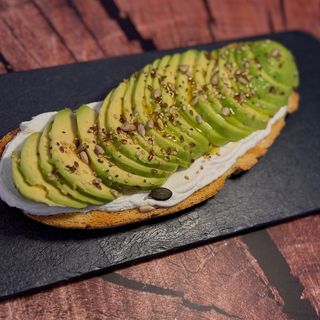 Tostada con aguacate