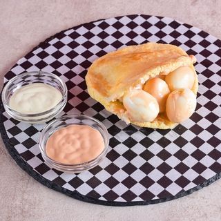 Arepa con huevo de codorniz