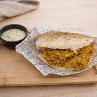 Arepa de Pollo desmechado