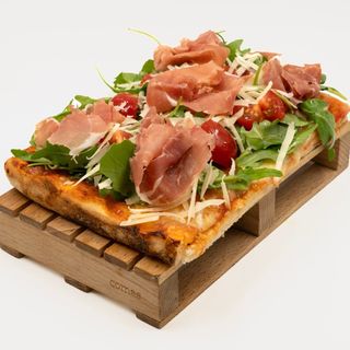 Pizza parma (15 x 20 cm.)