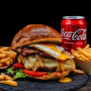 Hambreburger + patatas fritas + refresco