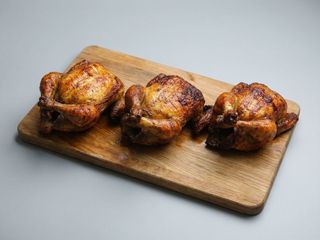 Pollo Asado Entero Con Papas Y Ensalada