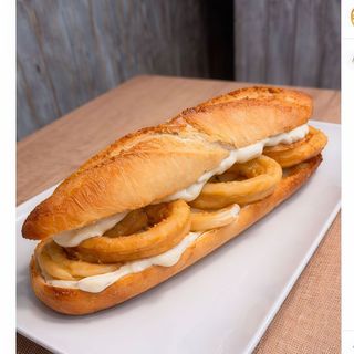 Bocadillo De Calamares Con Alioli