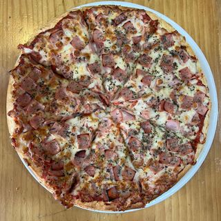 Pizza De Jamón Y Queso