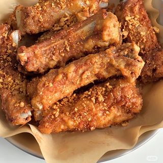 Costillas con fritos炸排骨