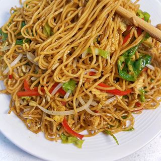 Tallarines con verduras 素菜炒面