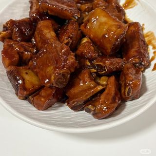 Costilla de cerdo con salsa de ajos红烧排骨