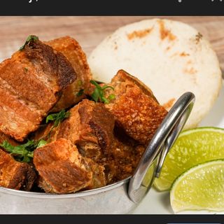 Chicharrón Con Arepas