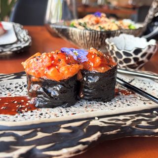 Gunkan De Salmón Picante (2 Uds.)