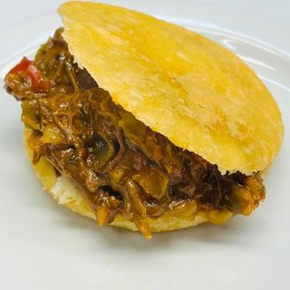 Arepa De Carne Mechada (1 Ud.)