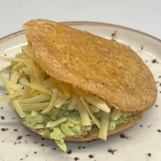 Arepa XL De Chicharrón Y Reina Pepiada (1 Ud.)