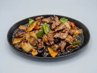 48 Ternera en fuente quemada al estilo chino