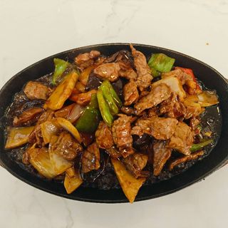 48 Ternera en fuente quemada al estilo chino