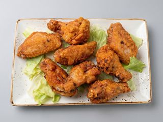 65 Alitas de pollo fritas