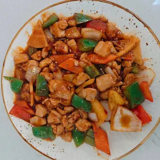 67 Pollo con salsa picante