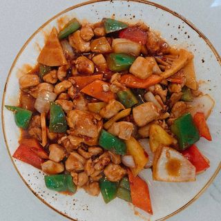 67 Pollo con salsa picante