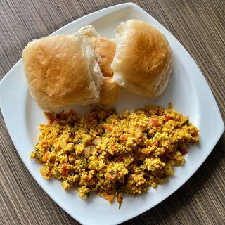 Egg Bhurji Pau