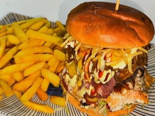 Hamburguesa Súper Boom + Patatas Fritas + Refresco