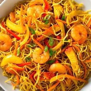 Tallarines A La Singapur Con Curry