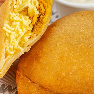 Empanada De Pollo Y Queso