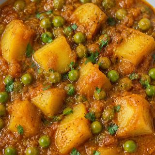 Patatas con guisantes (Aloo mutter)