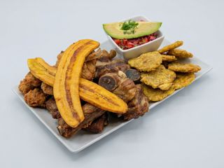 Fritada de cerdo + patacones + Aguacate 