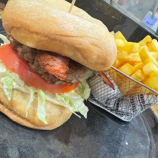 Tequeburguer con patatas