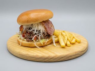 Hamburguesa llanera con patatas