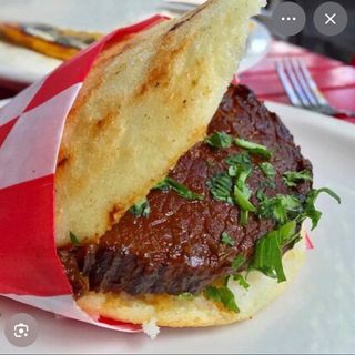 Arepa NEGRITA (asado negro)