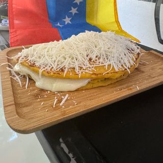 Cachapa con queso de mano