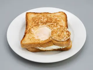 Sándwich Mixto Con huevo A La Plancha