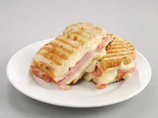 Sándwich Gigante Mixto Con Huevo