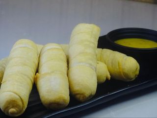 6 Tequeños de Queso Blanco Latino.