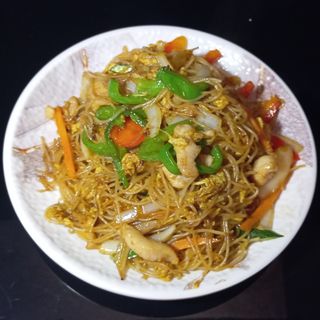 45- Fideos De Arroz Con Pollo