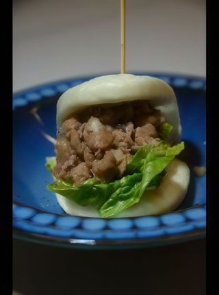 Pan Bao De Panceta En Ciruela
