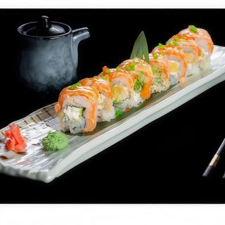 Salmón uramaki flameado