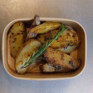 Gajos de patatas al horno con especias · 250 g