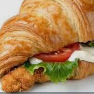 Croissant de pechuga empanada vegetal