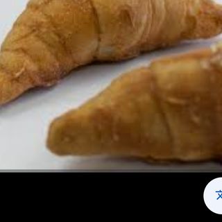 Croissant de pechuga empanada